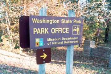 Sign for Washington State Park's park office, managed by Missouri Department of Natural Resources, with an arrow pointing right.